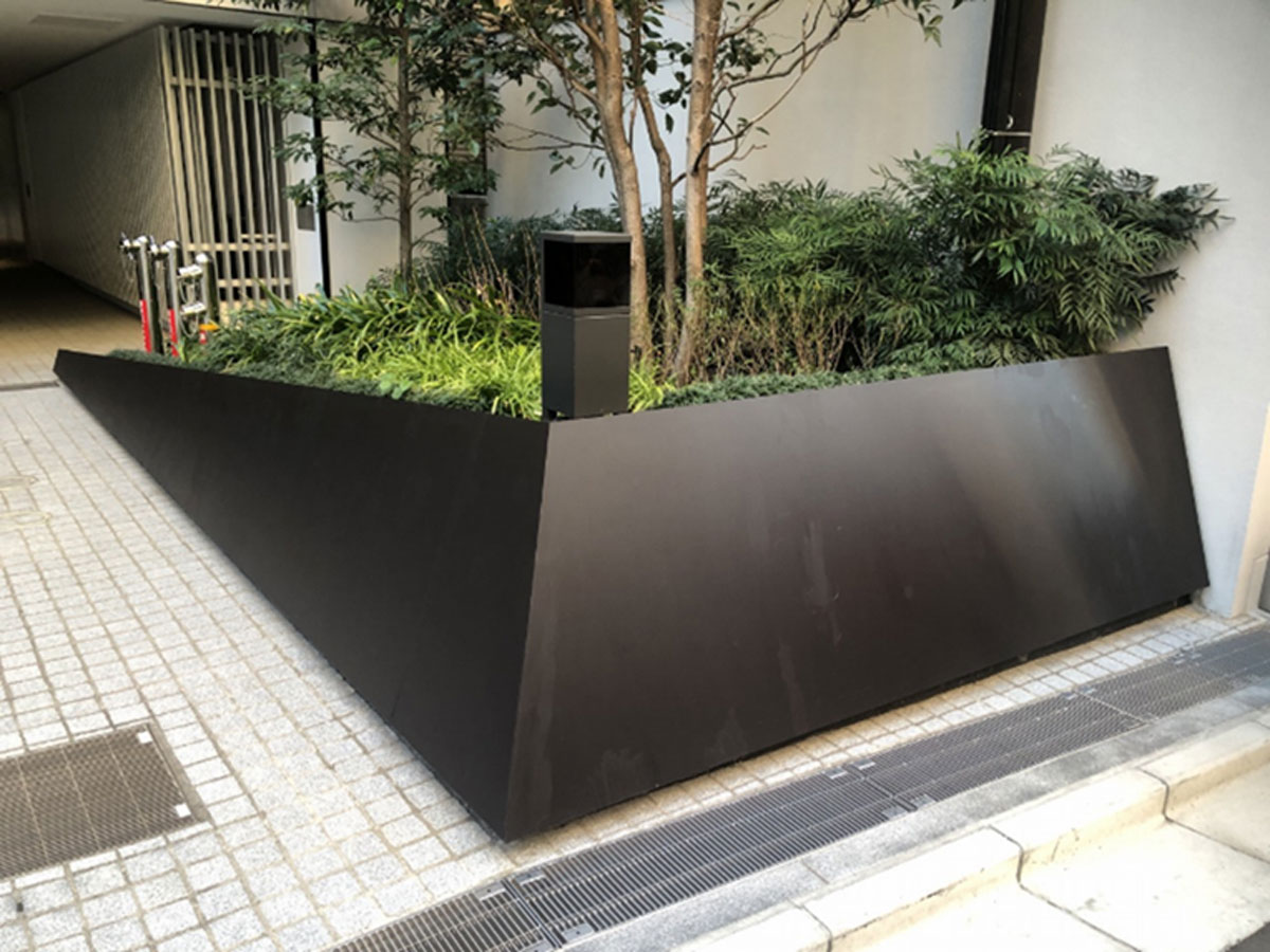 「恵比寿　鋼板ウォール」